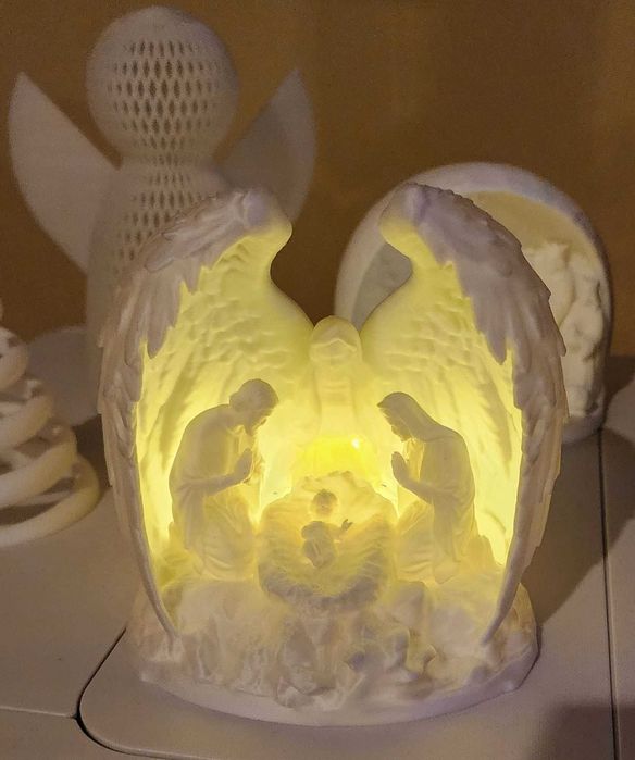 Decorațiune de Crăciun cu scenă Nașterea Domnului, iluminată