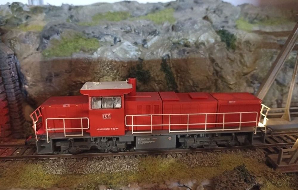 piko BR92 locomotiva digitala cu sunet

Lumini frontale alb/roșu
Tracț