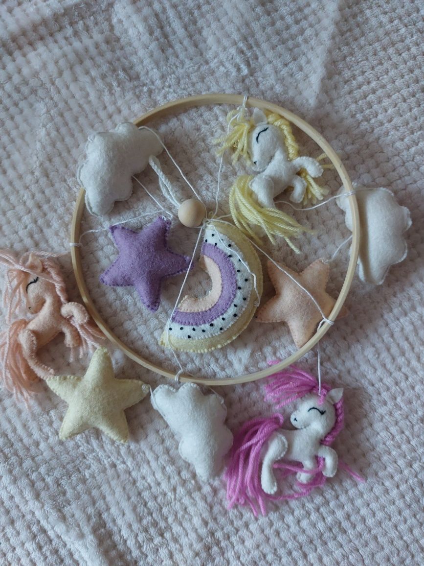 Carusel bebe unicorni fetru handmade. Carusel fetite. Carusel bebelusi
