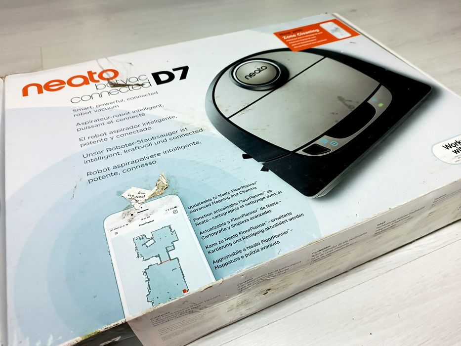 Aspirator robot Neato Robotics Botvac D7, cu stație de încărcare, Wi-F