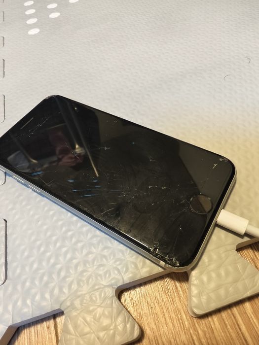 iPhone SE 2020 64 ГБ