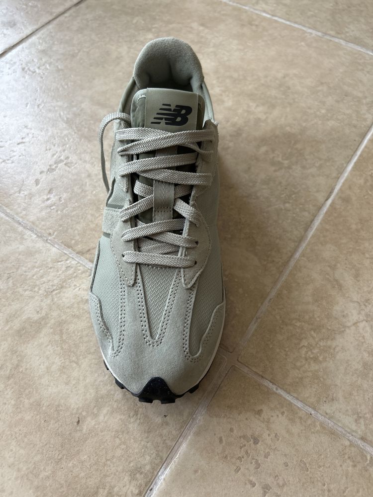 Продавам New Balance 44