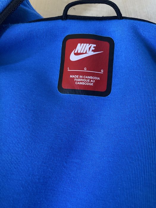 nike tech fleece.