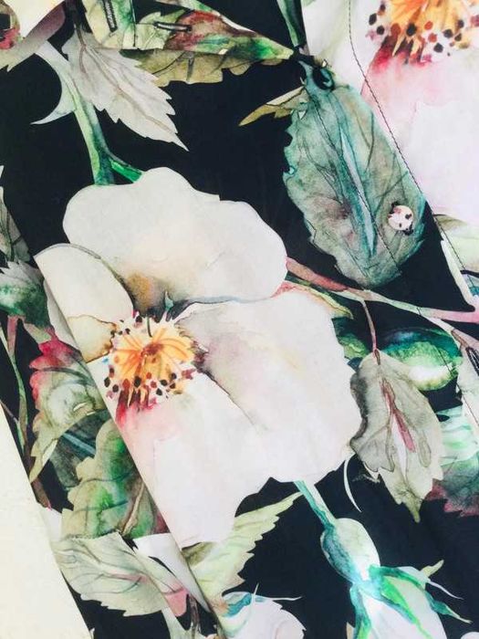 Camasă cu imprimeu floral – stilul perfect pentru primăvară!