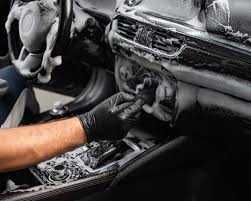 Curatare interior auto. Detailing profesional cu aspirator injectie