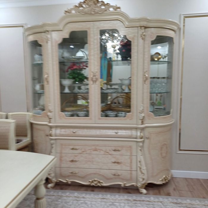 Продам сервант почти новая