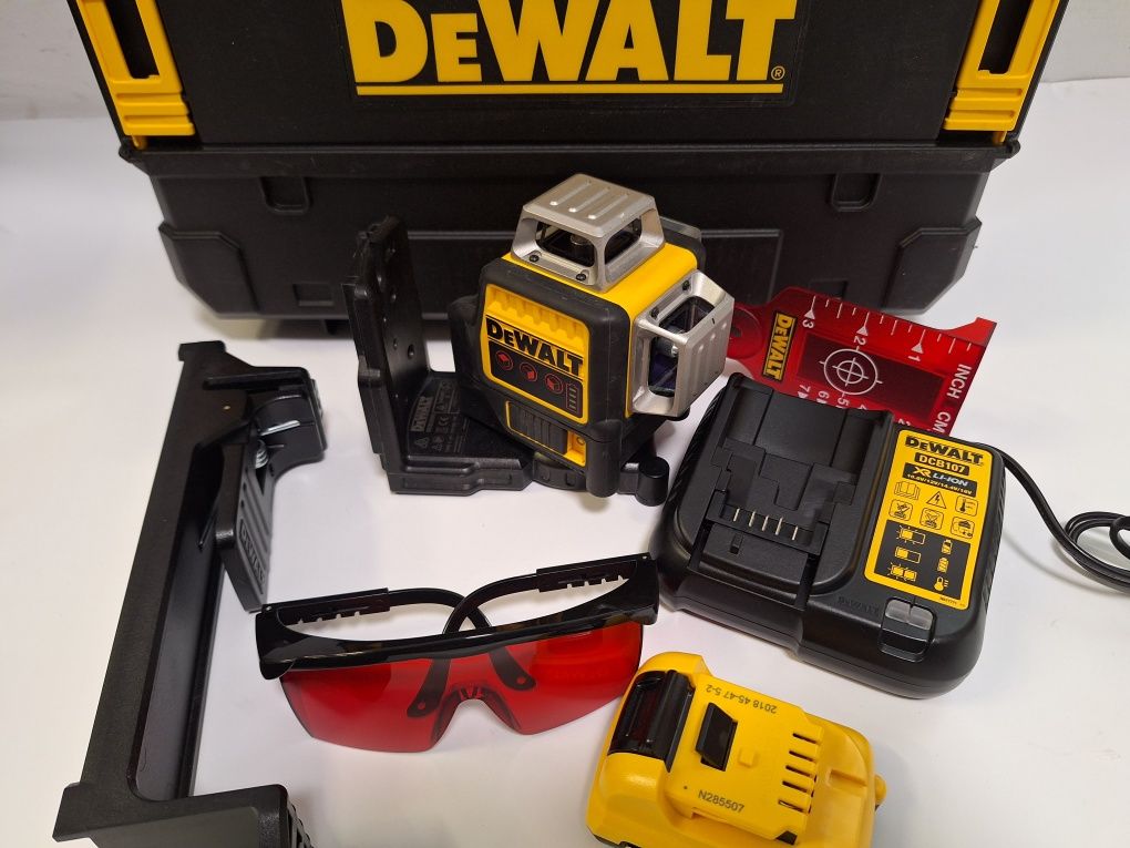 Нивелир лазерен линеен DeWALT DCE089D1R 30м.