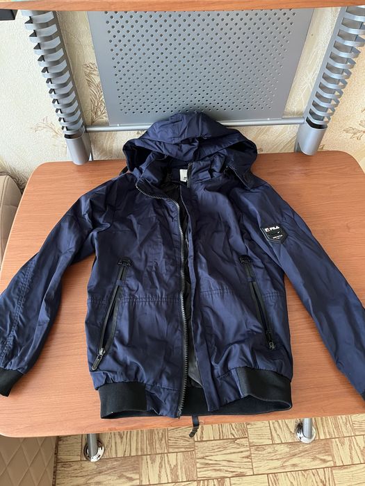 Продам детскую ветровку, в хорошем состоянии