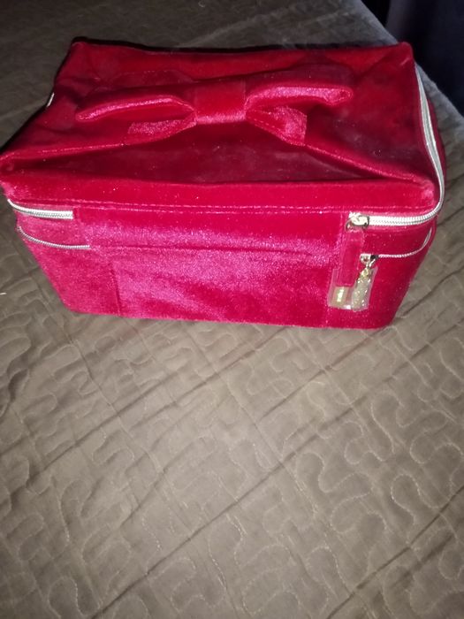 Косметичка продам