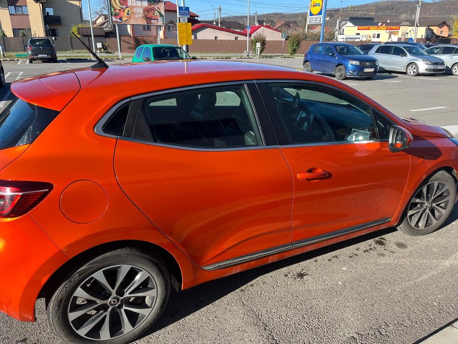 Vând Renault Clienți 5