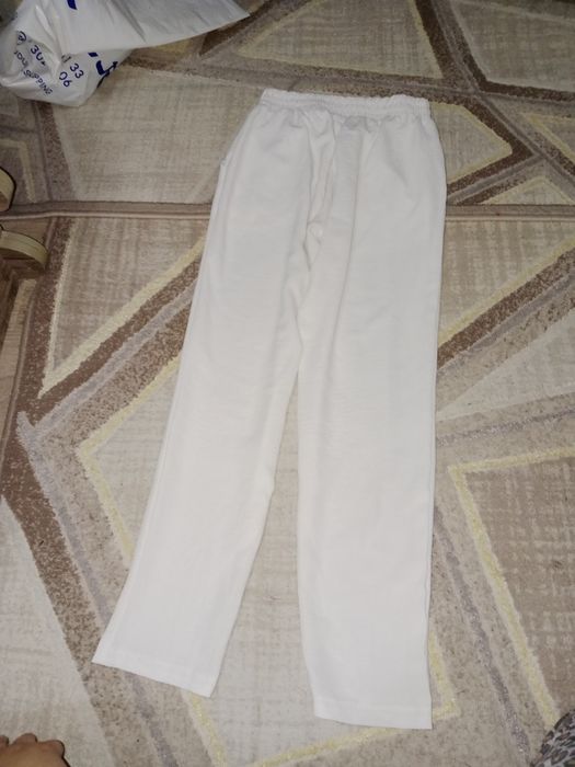 Срочно!!! Белая вверх низ, штаны и кофта