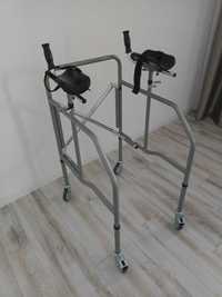 Vand Rolator pentru persoana cu dizabilitati nou
