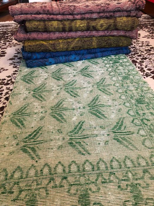 Vand cuverturi din lana, tesute manual