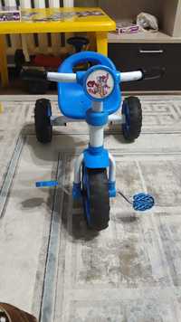 Продам трёхколёсный детский велосипед на 3.4 годика.