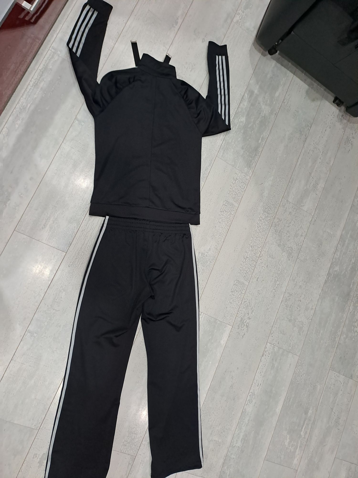 Спортен комплект/анцунг ADIDAS -(M) оргинален