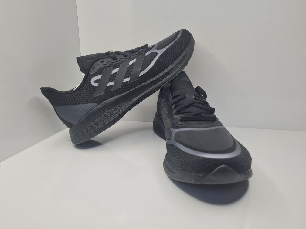 Маратонки Adidas SuperNova +

Чисто нови без кутия.

Размер 41 1/2  ст