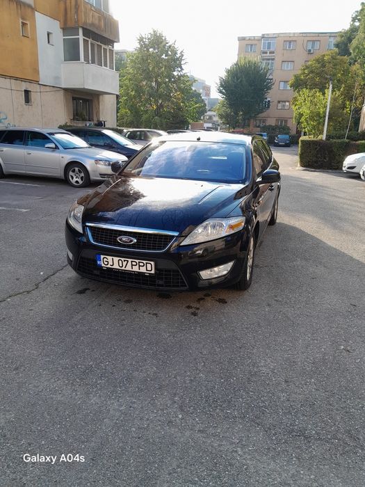 Vând Ford mondeo