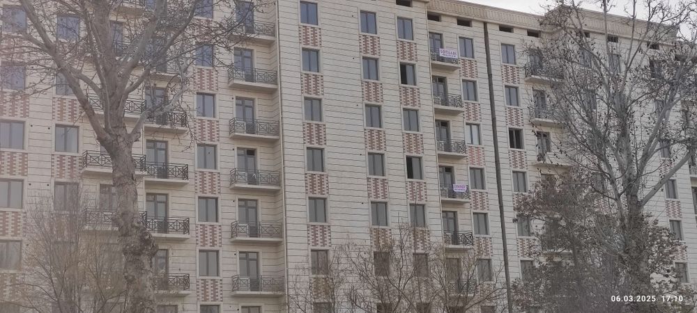 9 бозор олдида йулни устида 2 хона эски навруз кафе