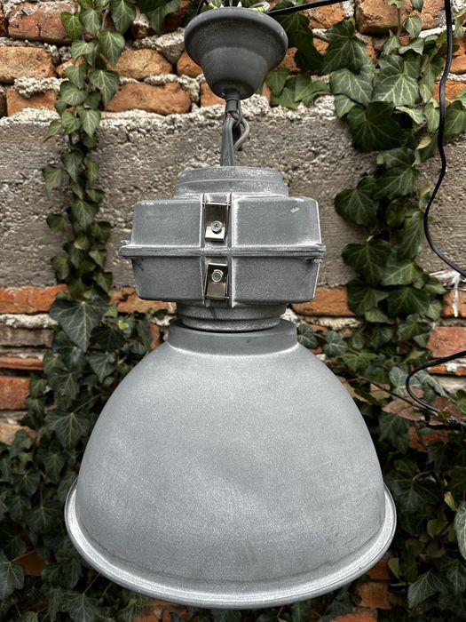 Lampa industrial