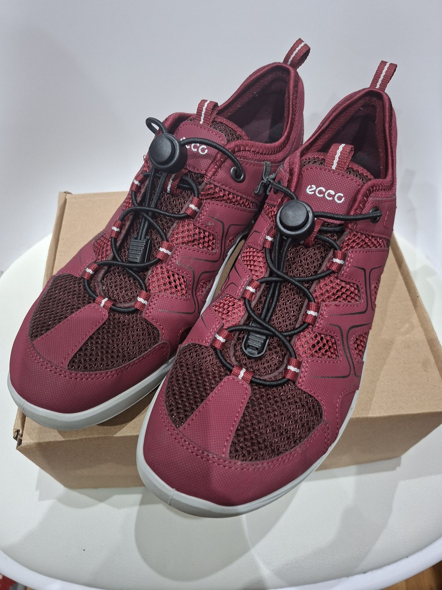 Adidasi ecco marime 40