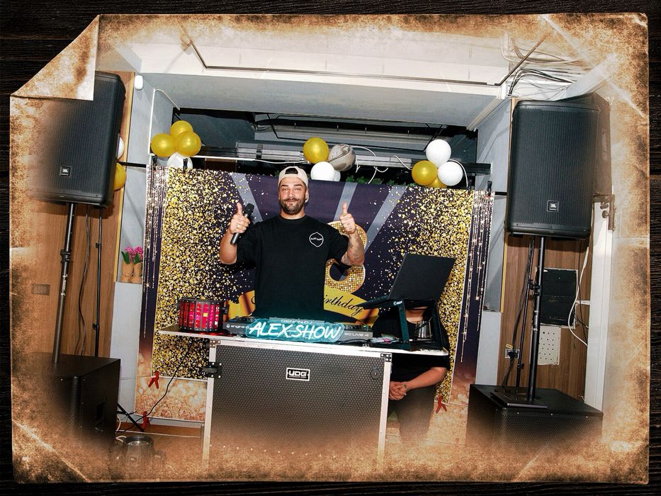 DJ ALEX SHOW DJ & Sonorizare Profesionala - Muzica, Energie, Atmosfera