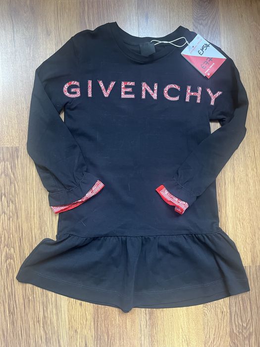 НОВА рокля Givenchy 128см