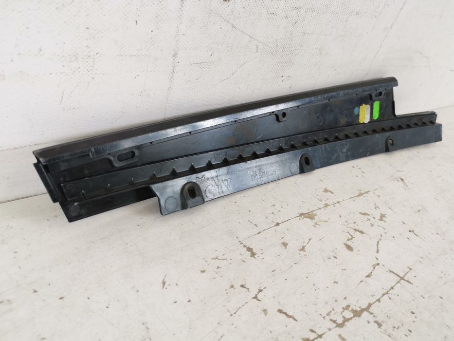 Орнамент Стълб Б Десен Порше / Porsche Cayenne 3 9Y Оригинален в добро