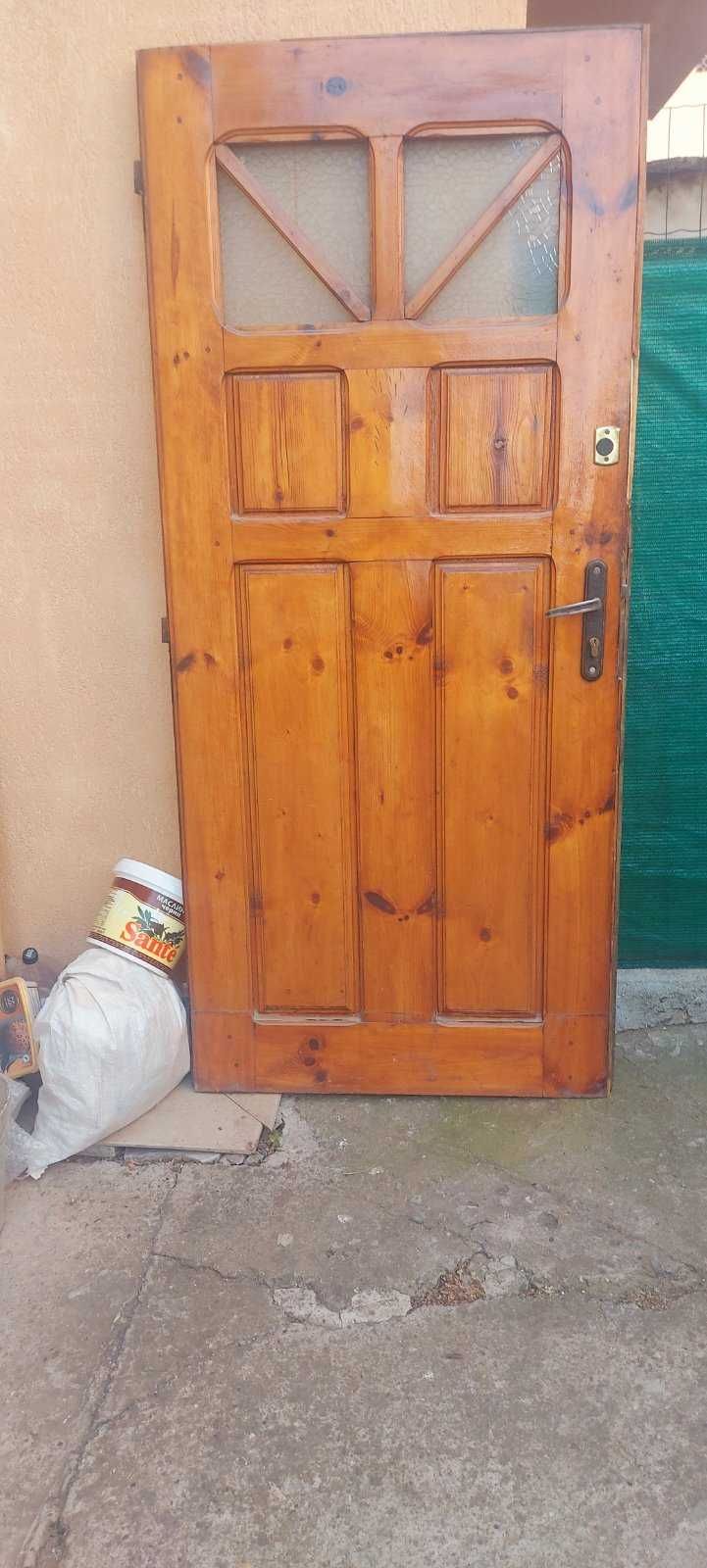 Продава масивна дървена врата