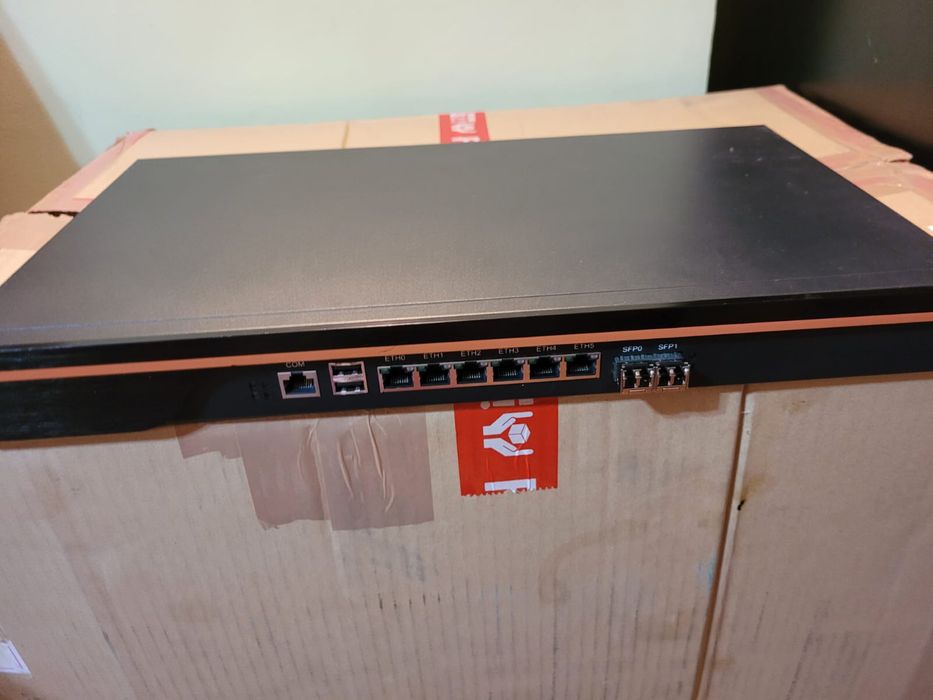 Firewall pfSense Server Intel Atom Quad Core C3758 6x Gigabit 2x SFP+