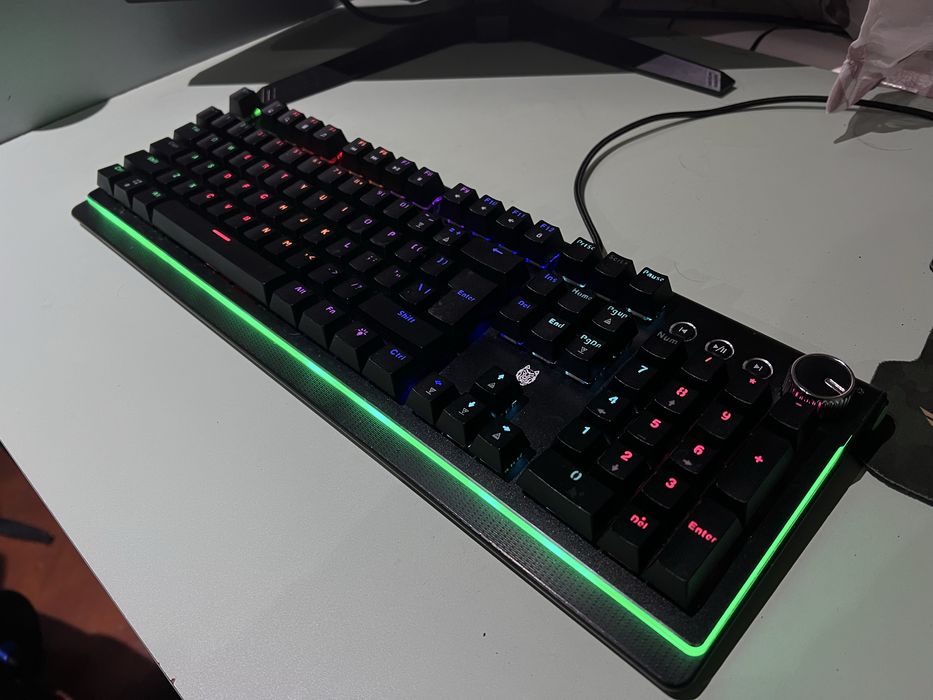 Tastatura gaming mecanica A+ K91 iluminata RGB