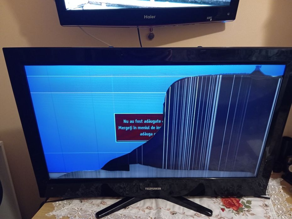 Vând tv LCD de piese T32hd841 dvbt