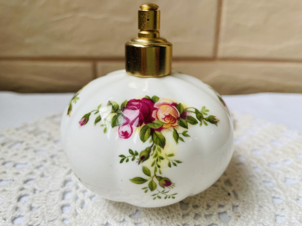ROYAL ALBERT красиво порц.шише за парфюм от Англия