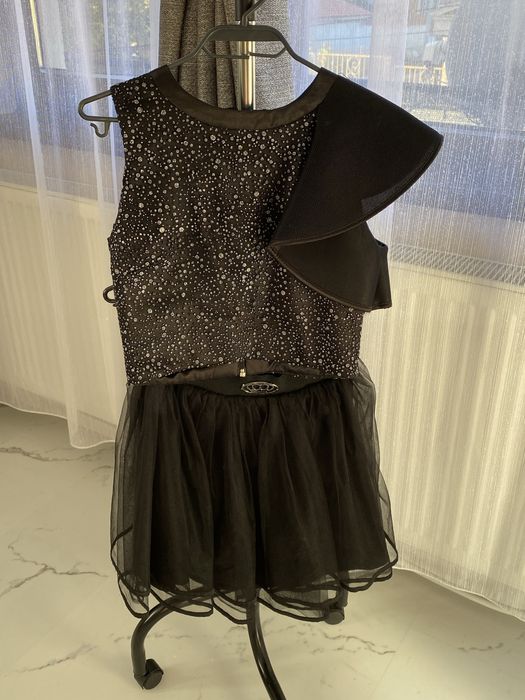 Бюстие и пола чисто нови