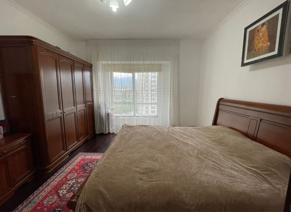 Продам спальный гарнитур