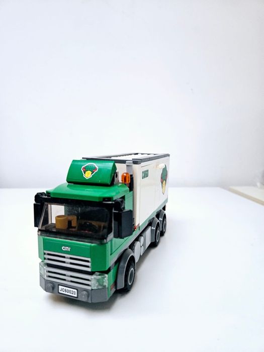 Lego City 60020 - Cago Truck (2013)