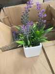 Mini-ghivece din ceramica cu floare de lavanda artificiala din plastic