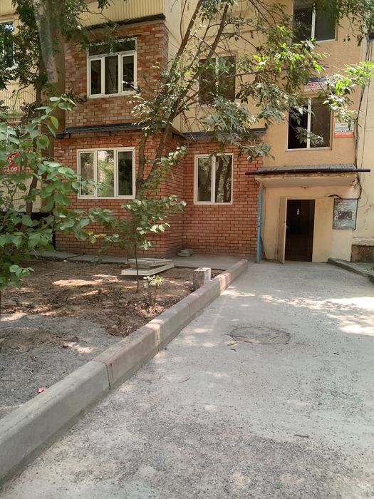 БИЙ 2- комнатная на Художников, 3- этаж 49 кв, 59000!