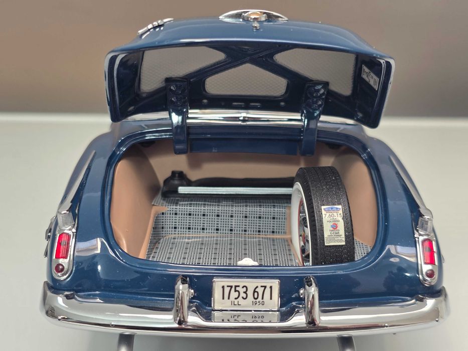 Macheta Auto 1/18 Authentics Oldsmobile 88 1950