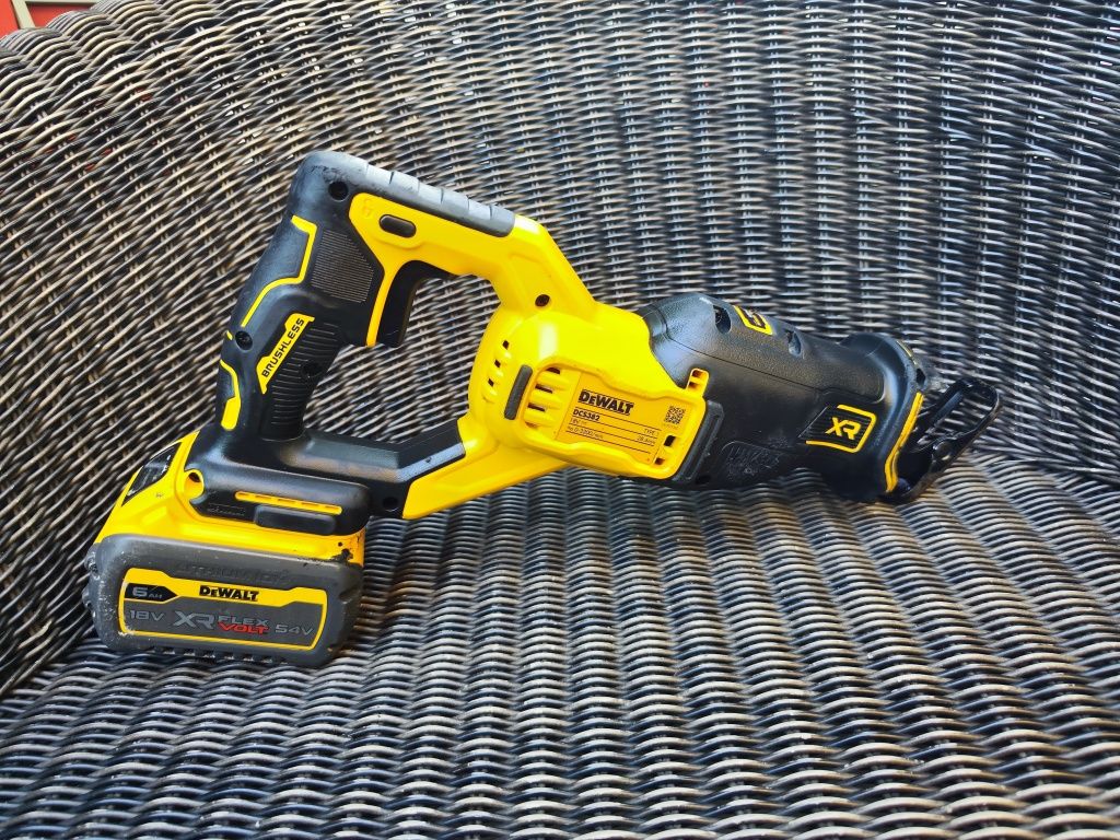 Fierăstrău sabie DeWalt DCS382 XR 6 amperi