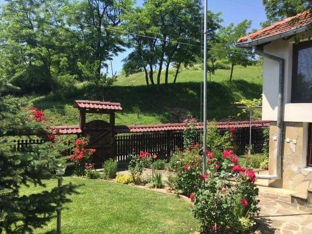 Къща за гости/ вила в Еленския Балкан с джакузи
