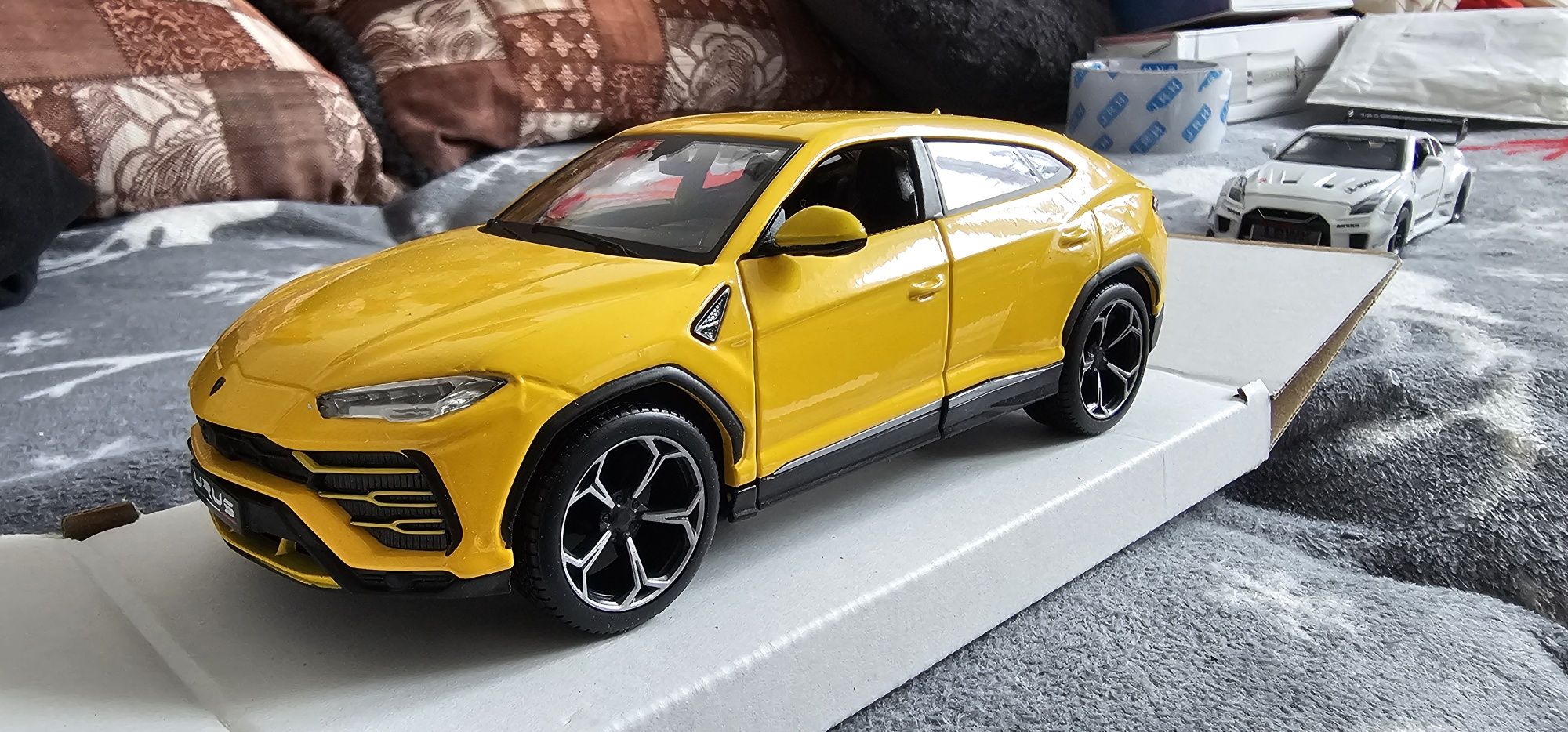 Macheta metalica lamborghini urus marime 1:24 maisto noua