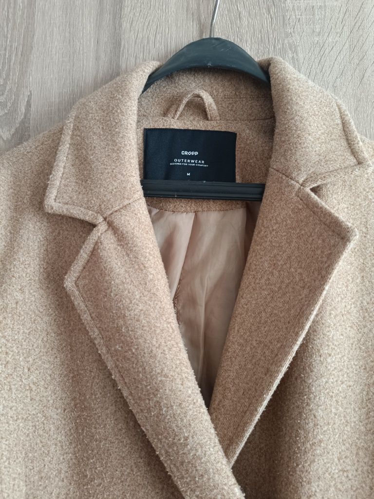 Бежово палто Cropp размер M
