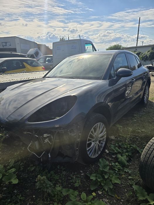Vând Porsche Macan