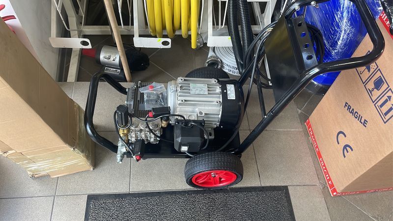 Pompa spalatorie auto 200bar /15l inox 5,5kv 380v