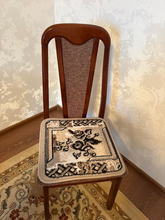 Стол со стульями