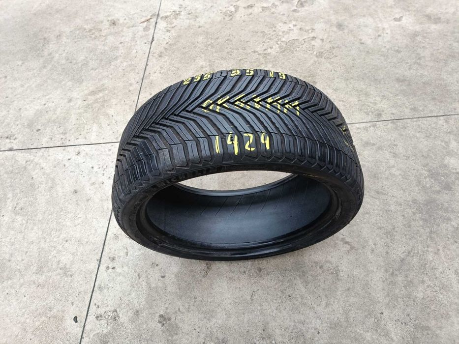 O anvelopa 255 35 19 Michelin CrossClimate 2 dot 2024