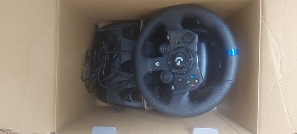 Vând volan gaming Logitech g923 xbox edition