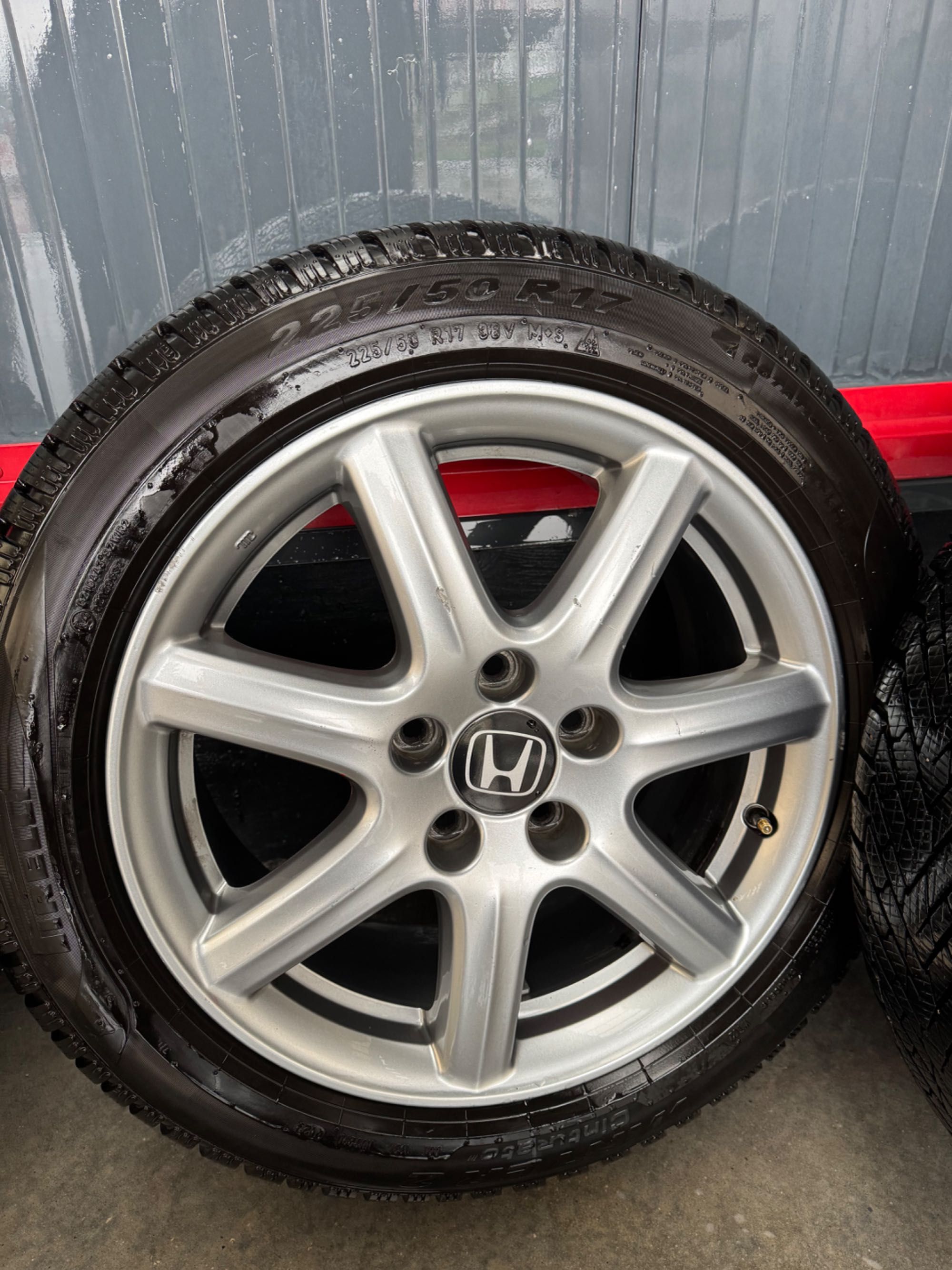 Honda Civic джанти 17”, 5х114.3 със зимни гуми Pirelli 225/50 R17