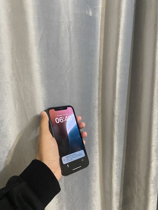 Продам iphone 11 на 64 гб