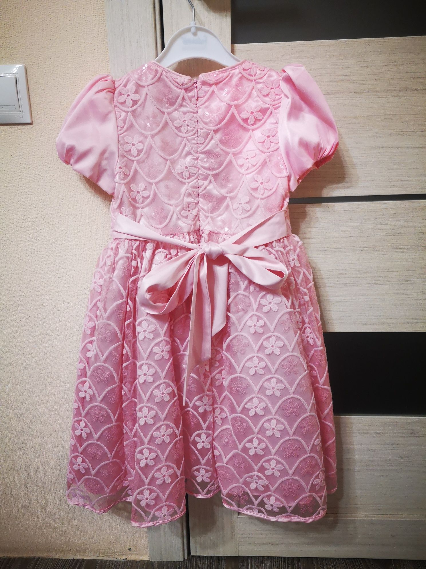 Продам детское розовое платье